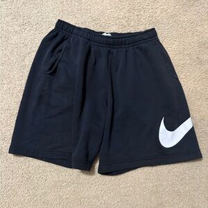 Nike Men’s Sportswear Club black Big Nike Swoosh